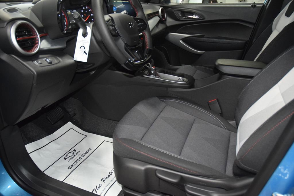 New 2026 Chevrolet Trax RS w/ Sunroof Package FWD image 35