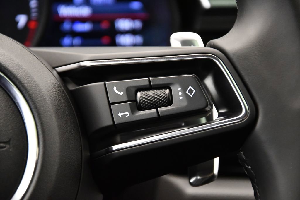 Used 2025 Porsche Macan image 24