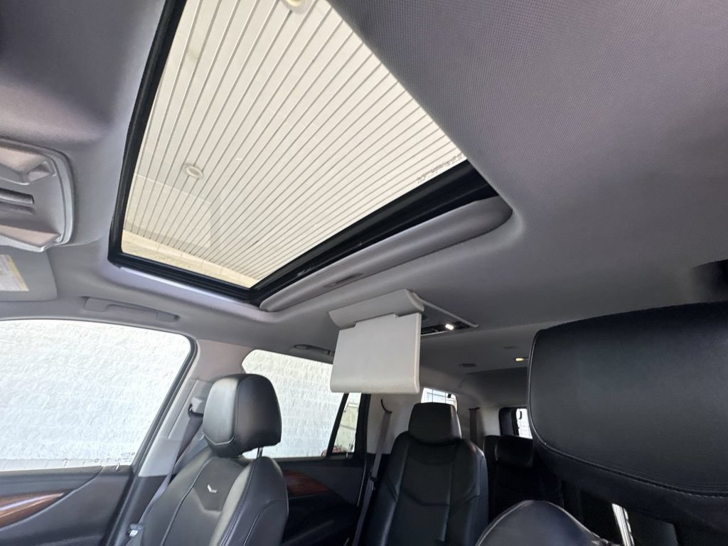 Used 2016 Cadillac Escalade Luxury AWD/4WD image 19