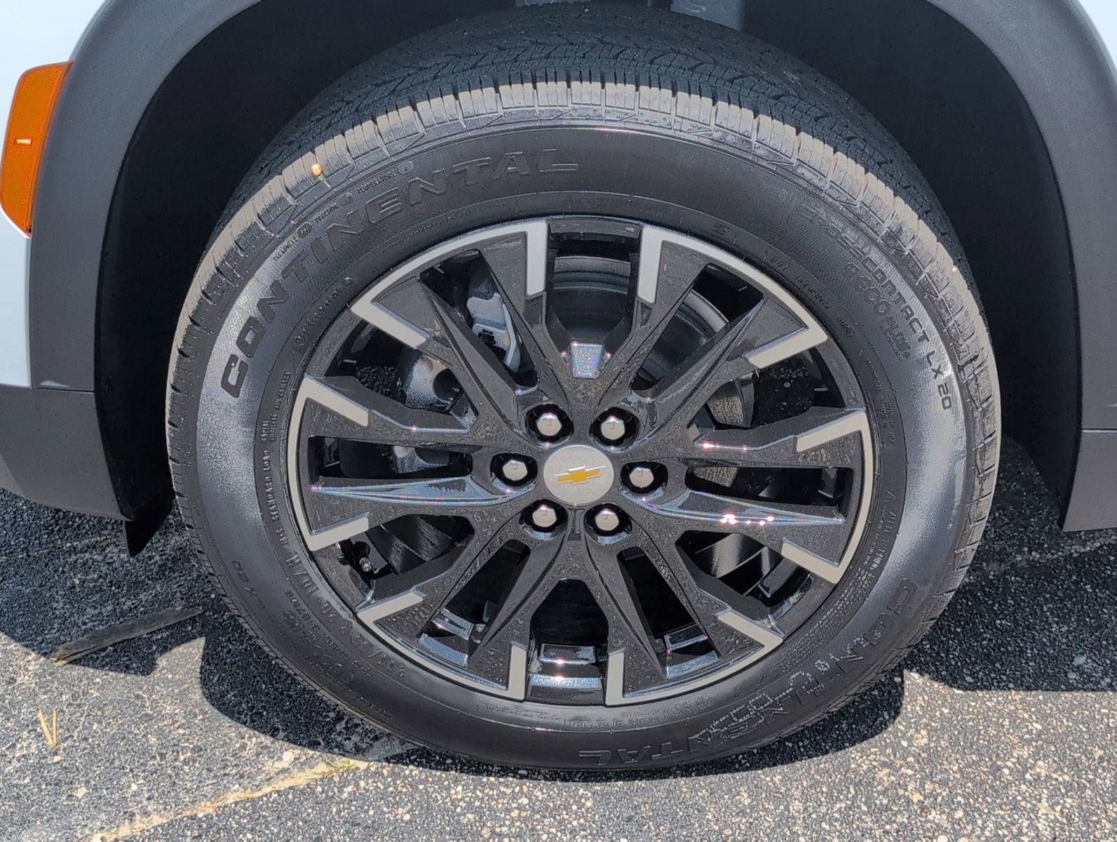 New 2026 Chevrolet Traverse LT w/ Sun and Wheel Package FWD image 11
