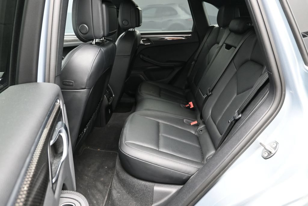 Certified 2023 Porsche Macan AWD/4WD image 16