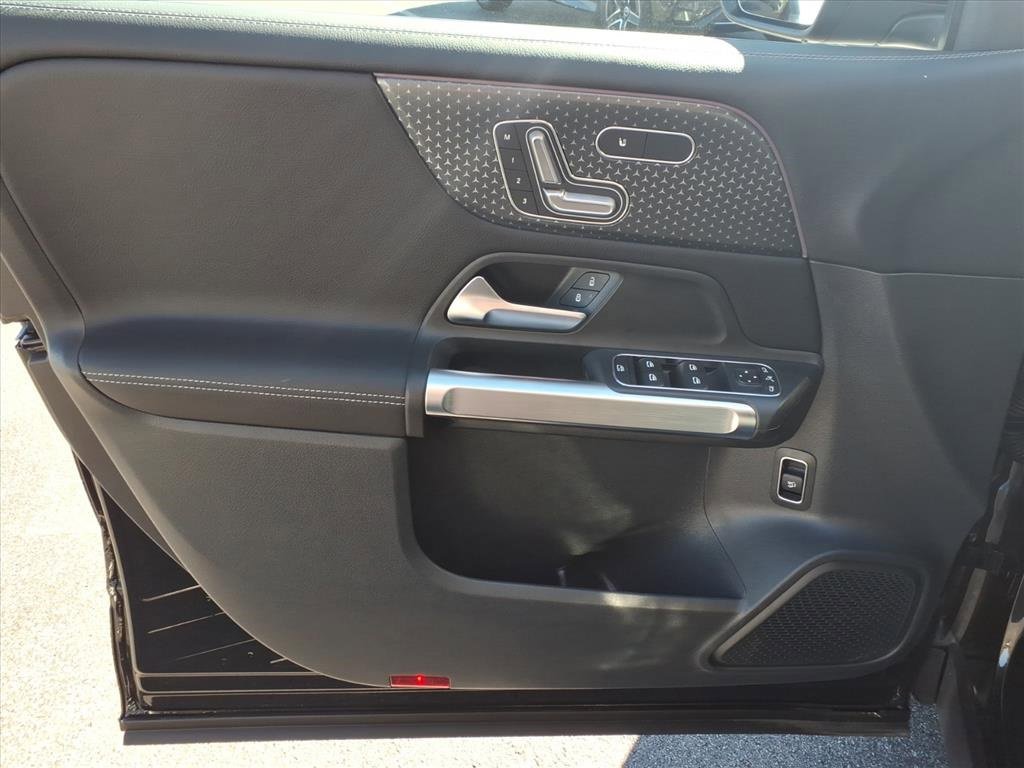 New 2025 Mercedes-Benz GLB 250 4MATIC image 11