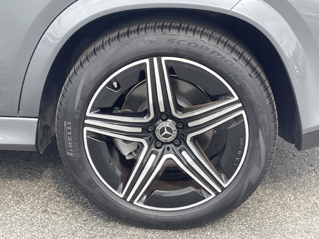 Used 2025 Mercedes-Benz GLE 580 4MATIC image 11