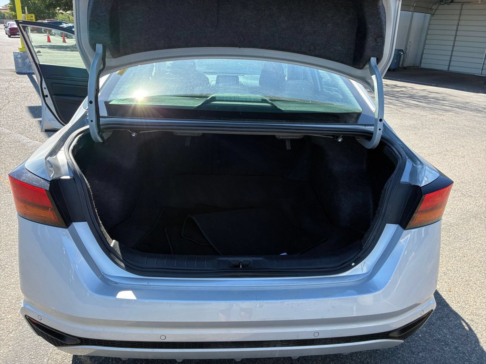 Used 2024 Nissan Altima 2.5 SV FWD image 31