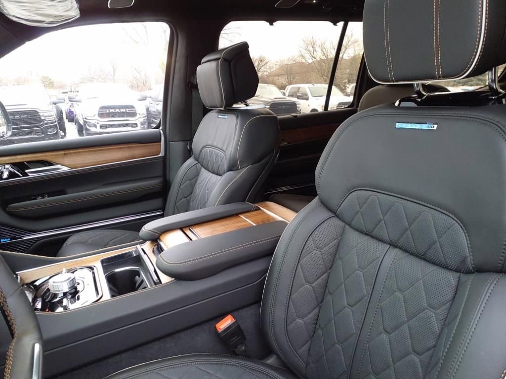 New 2024 Jeep Grand Wagoneer Series III image 9