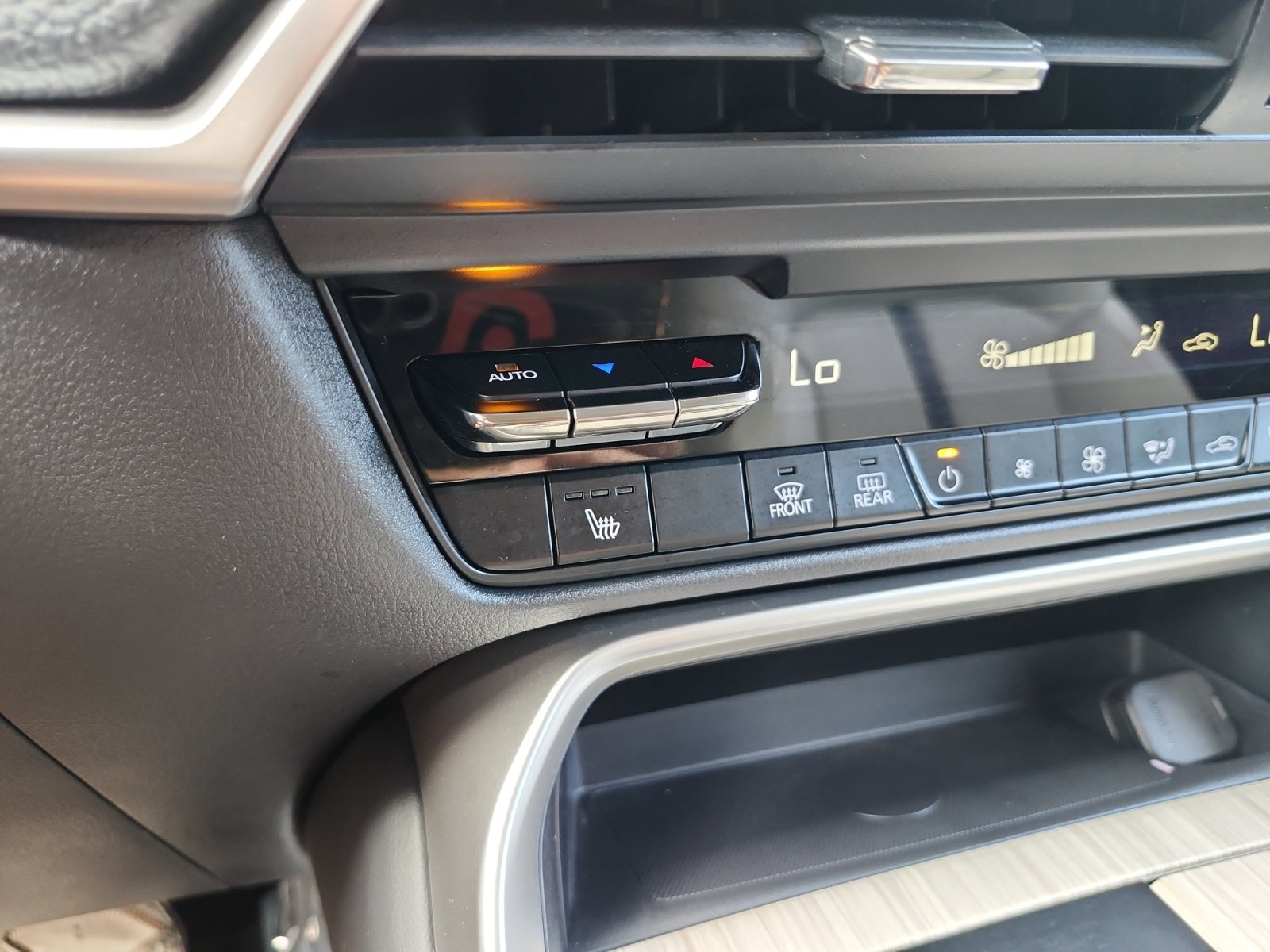 Used 2024 MAZDA CX-90 Plug-In Hybrid w/ Preferred AWD/4WD image 22