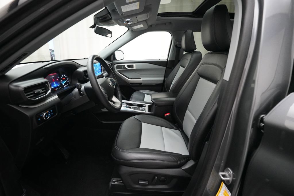 Used 2023 Ford Explorer XLT w/ Equipment Group 202A AWD/4WD image 7