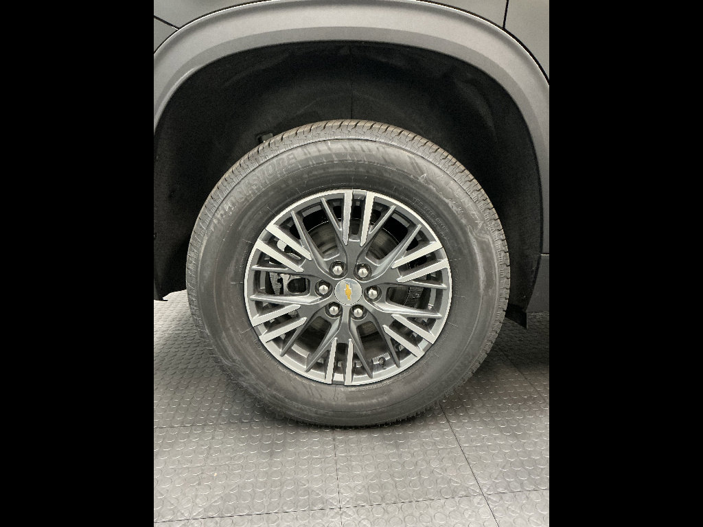 New 2026 Chevrolet Traverse LT w/ LPO, Floor Liner Package FWD image 39