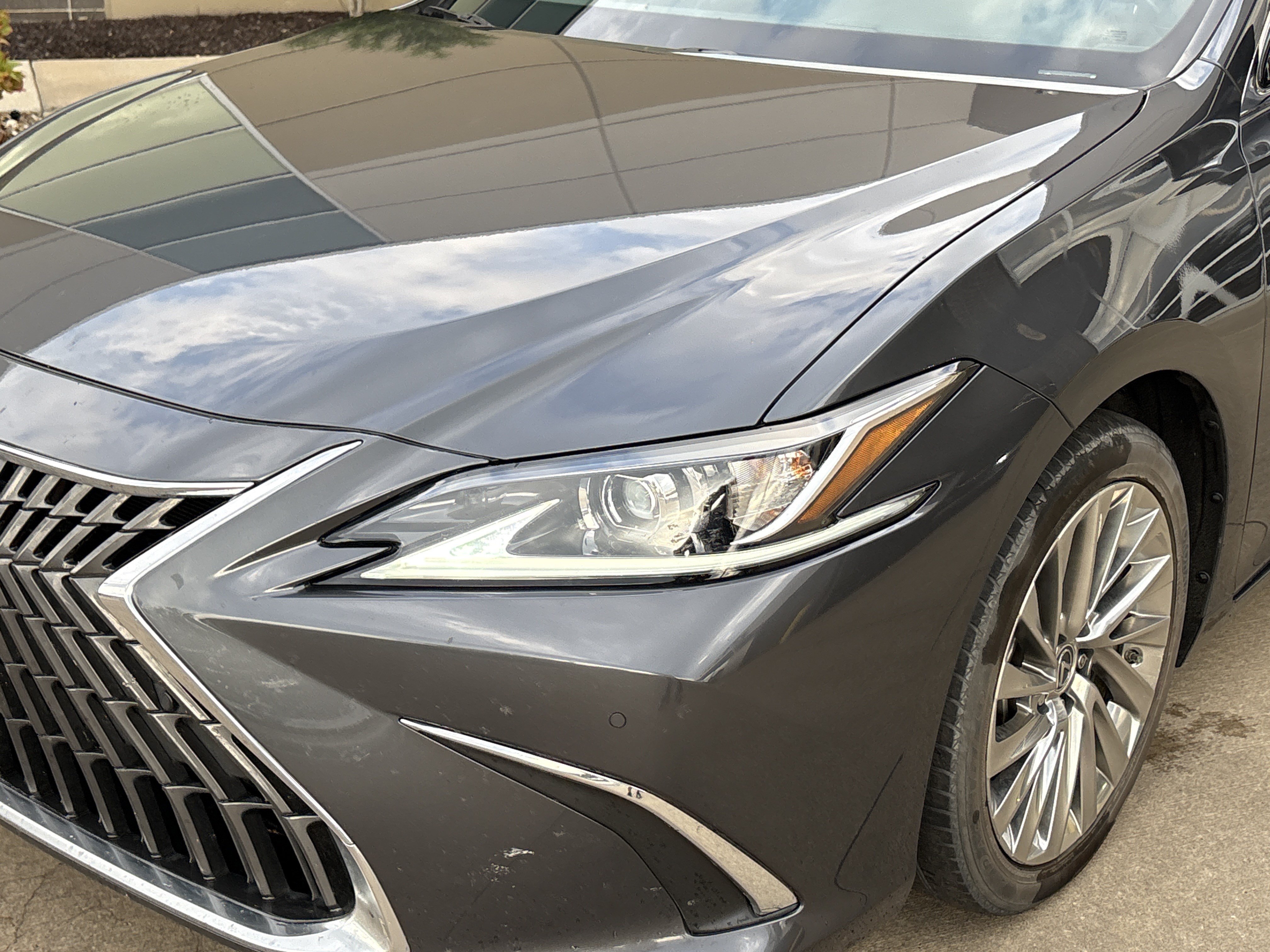 Certified 2022 Lexus ES 300h w/ Accessory Package 2 FWD image 6
