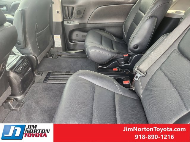 Used 2020 Toyota Sienna SE w/ SE Preferred Package FWD image 30