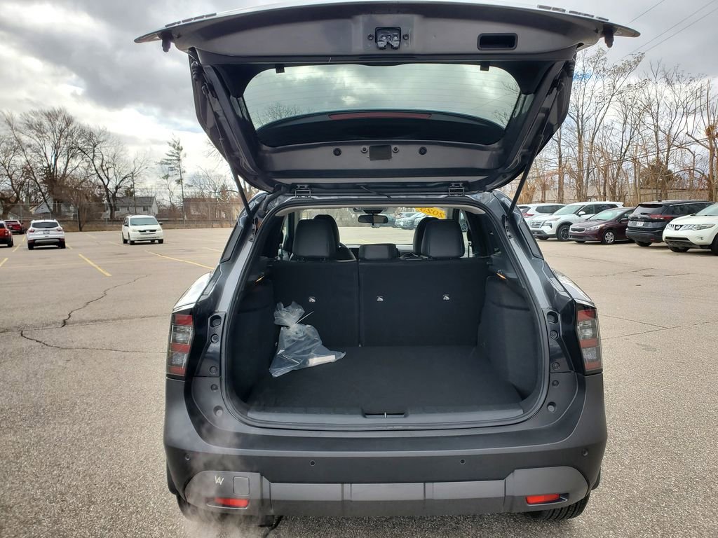 Used 2025 Nissan Kicks SR AWD/4WD image 9