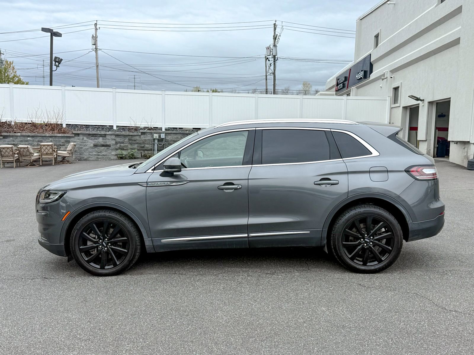 Used 2023 Lincoln Nautilus Reserve w/ Monochromatic Package AWD/4WD image 4