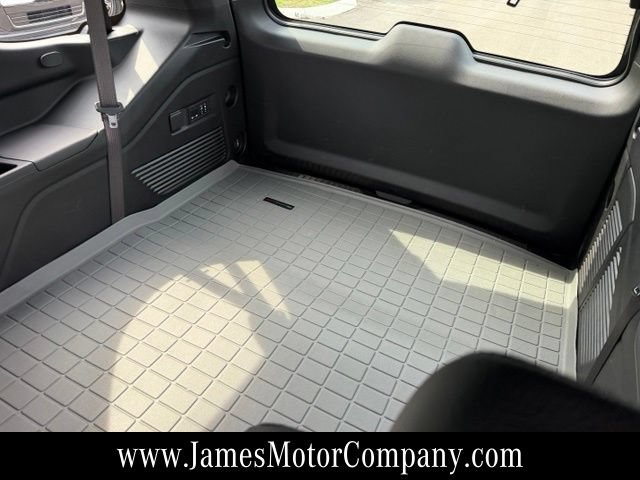 Used 2024 GMC Yukon Denali AWD/4WD image 16
