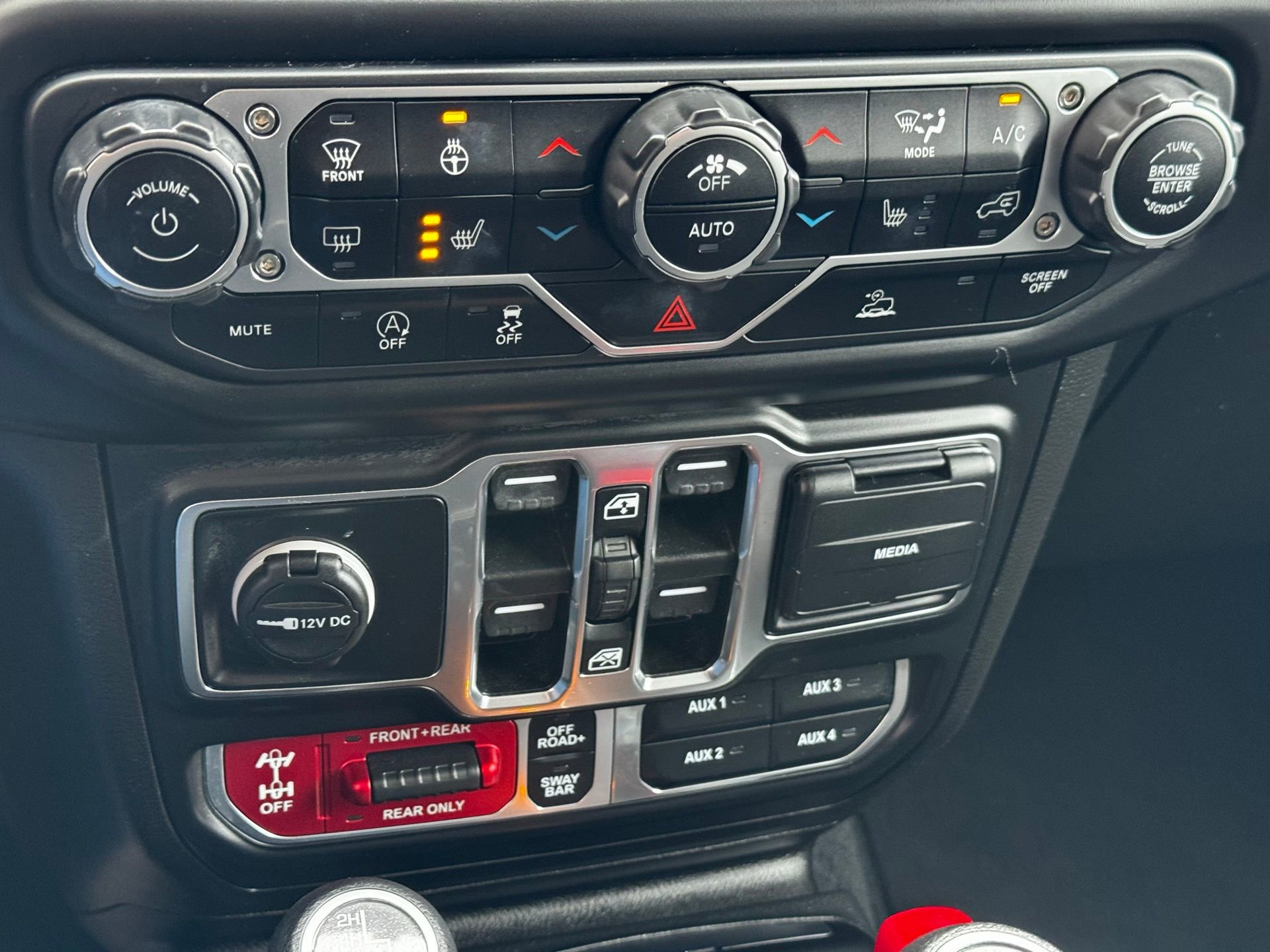 Used 2023 Jeep Wrangler Unlimited Rubicon w/ Cold Weather Group image 30