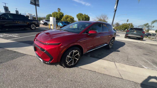 Used 2025 Chevrolet Equinox EV LT w/ Convenience Package image 4