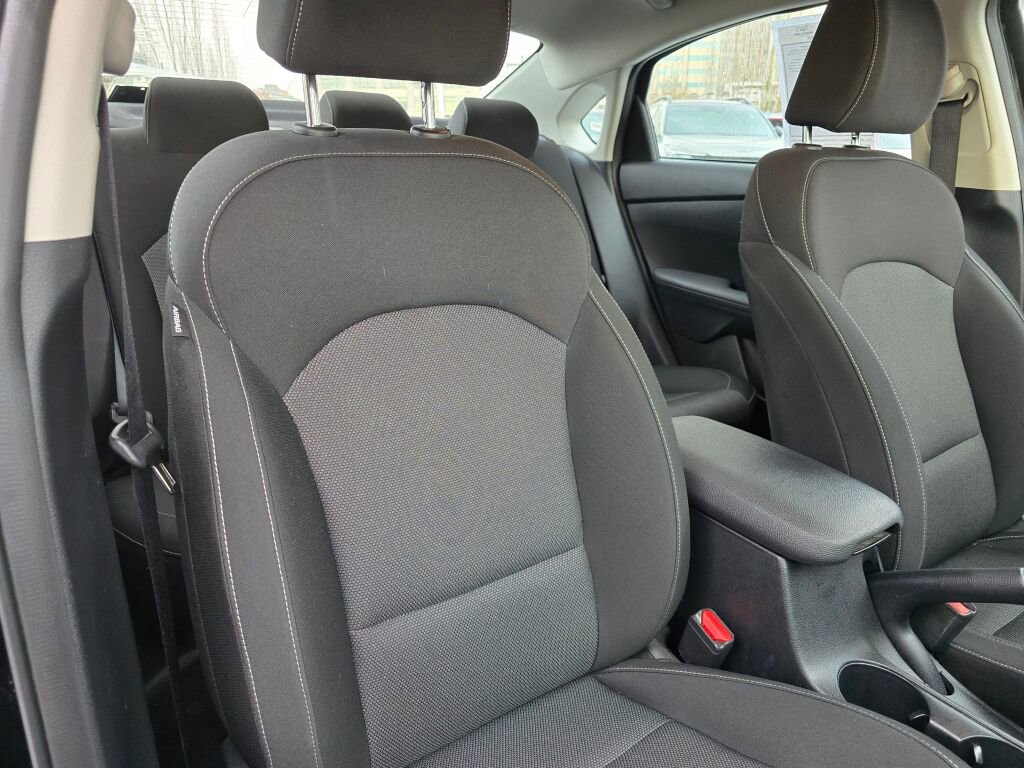 Used 2024 Kia Forte LXS image 12