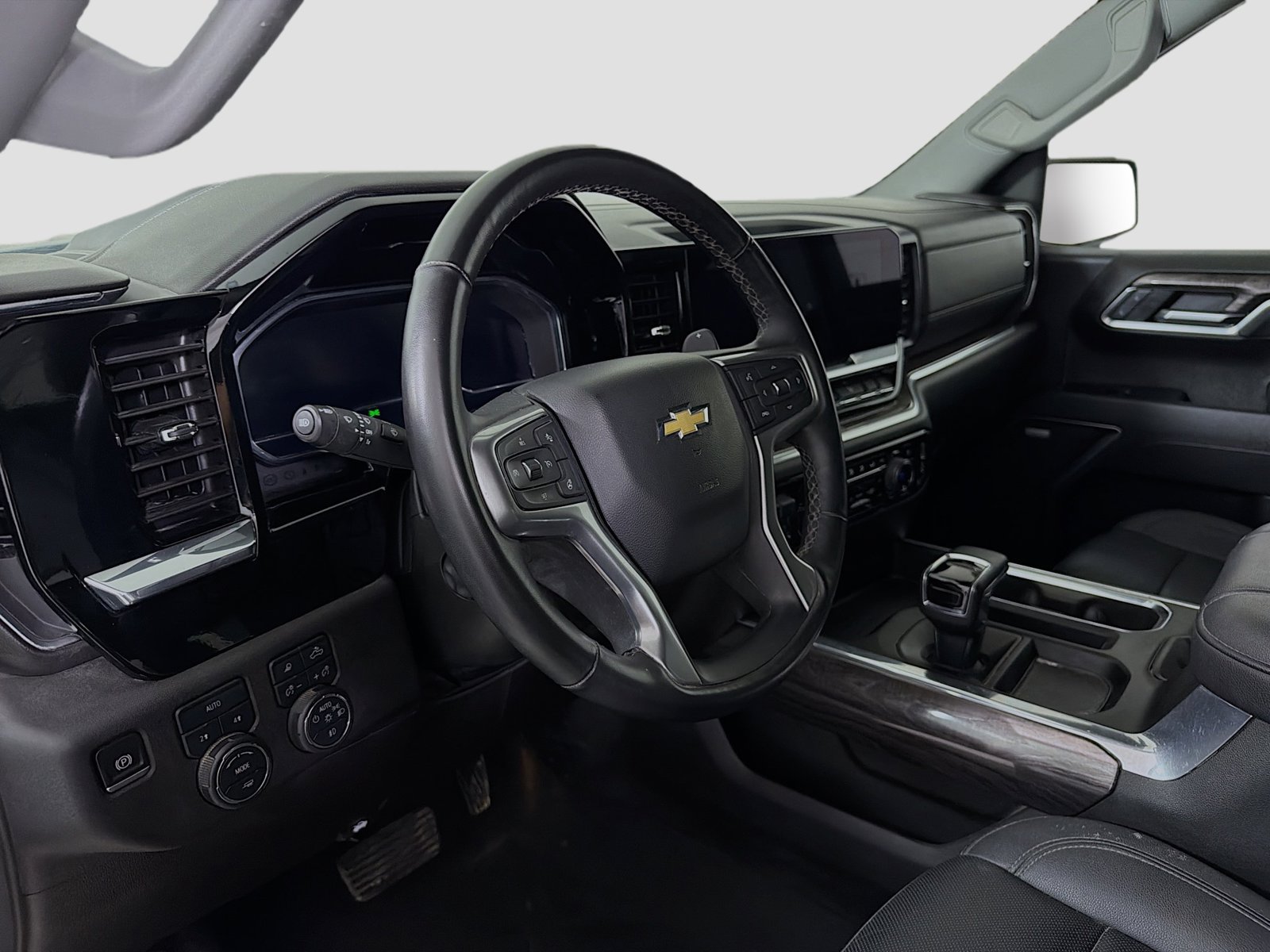 Used 2025 Chevrolet Silverado 1500 LTZ AWD/4WD image 11
