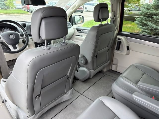 Used 2011 Volkswagen Routan SE FWD image 20