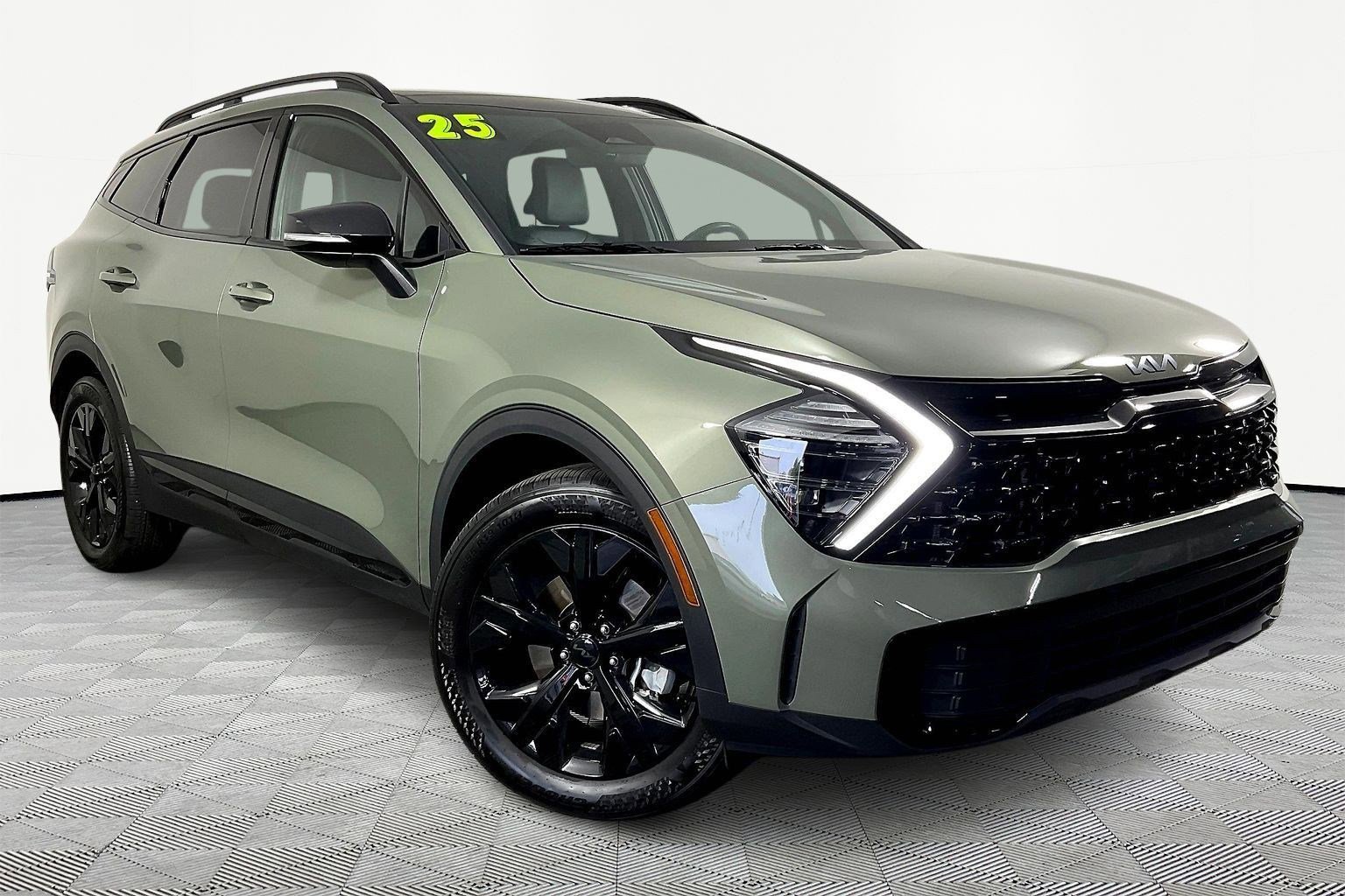 Used 2025 Kia Sportage X-Line w/ Premium Package image 3