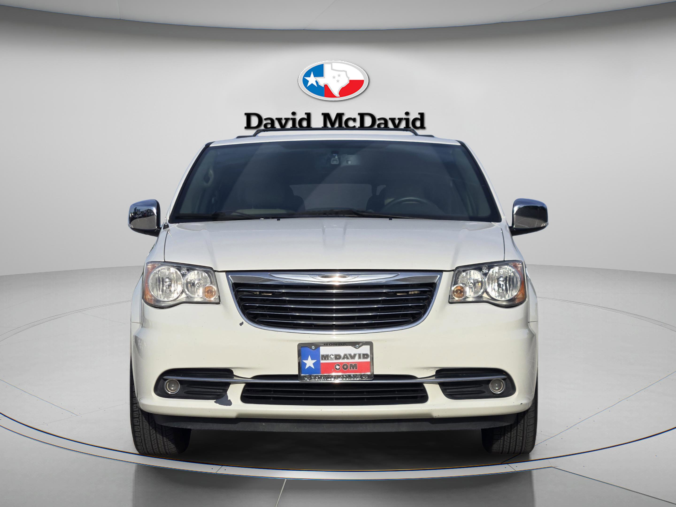 Used 2013 Chrysler Town & Country Touring-L w/ Driver Convenience Group FWD image 8