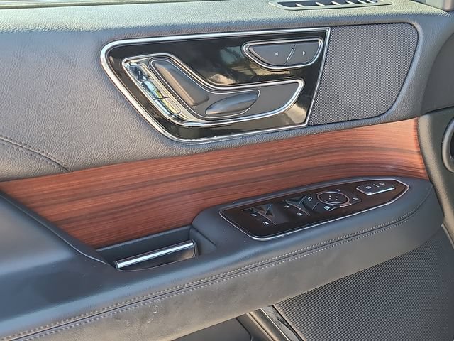 Used 2024 Lincoln Navigator Premiere AWD/4WD image 19