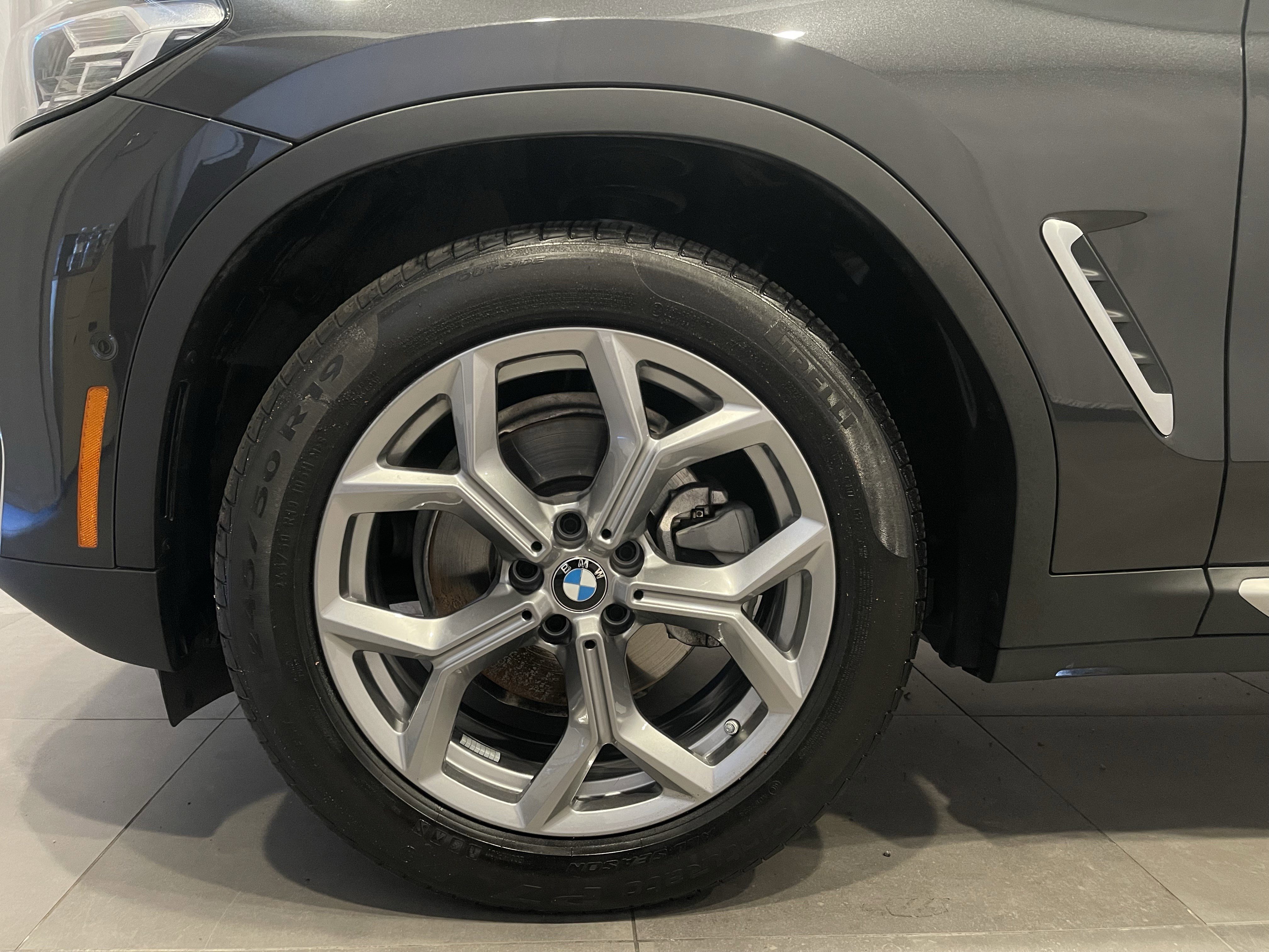 Used 2025 BMW X4 xDrive30i w/ Premium Package AWD/4WD image 7