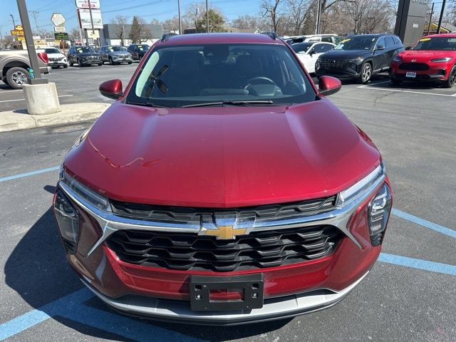 Used 2025 Chevrolet Trax LT w/ LT Convenience Package image 7