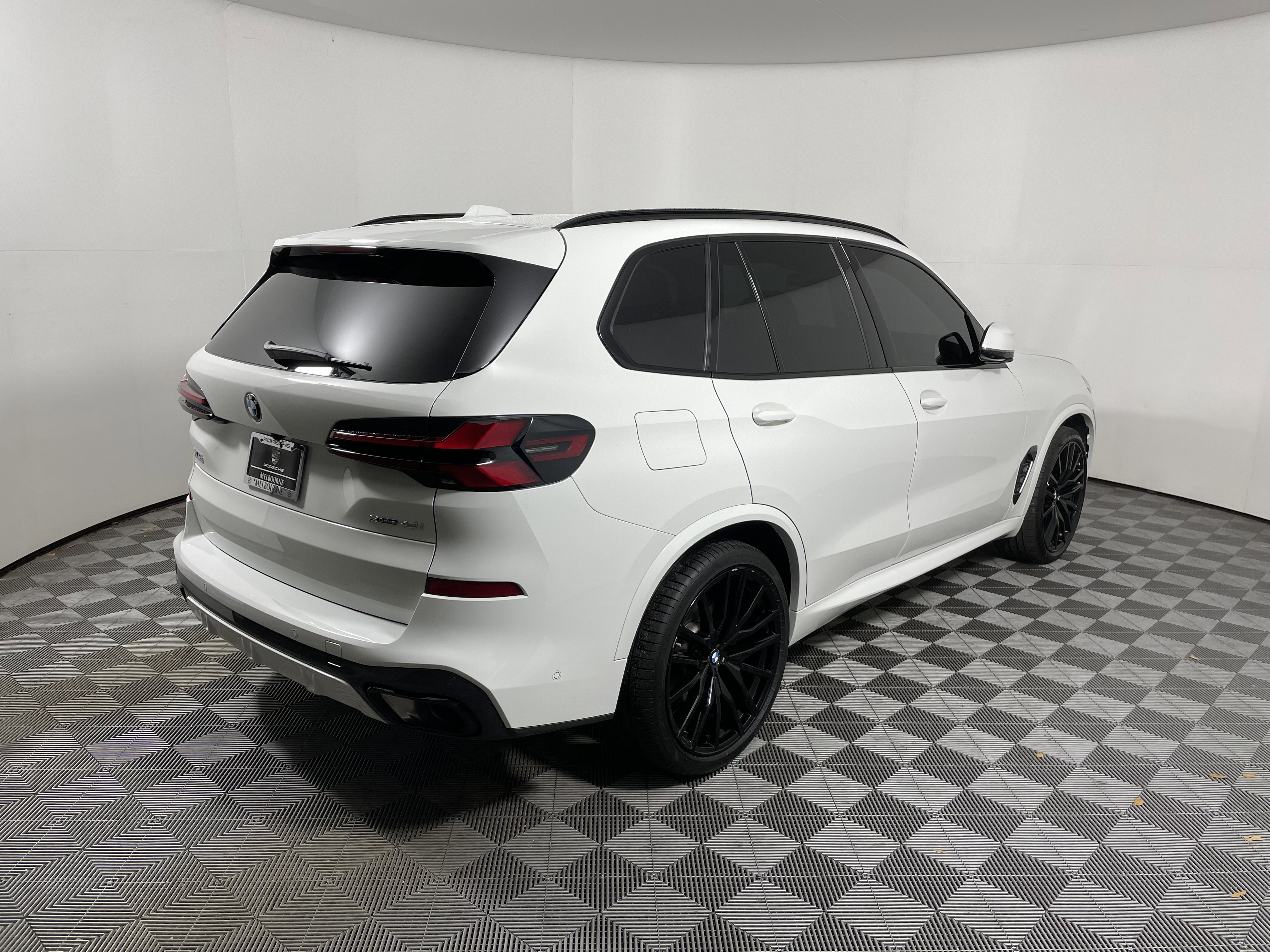 Used 2024 BMW X5 xDrive40i w/ M Sport Package image 5