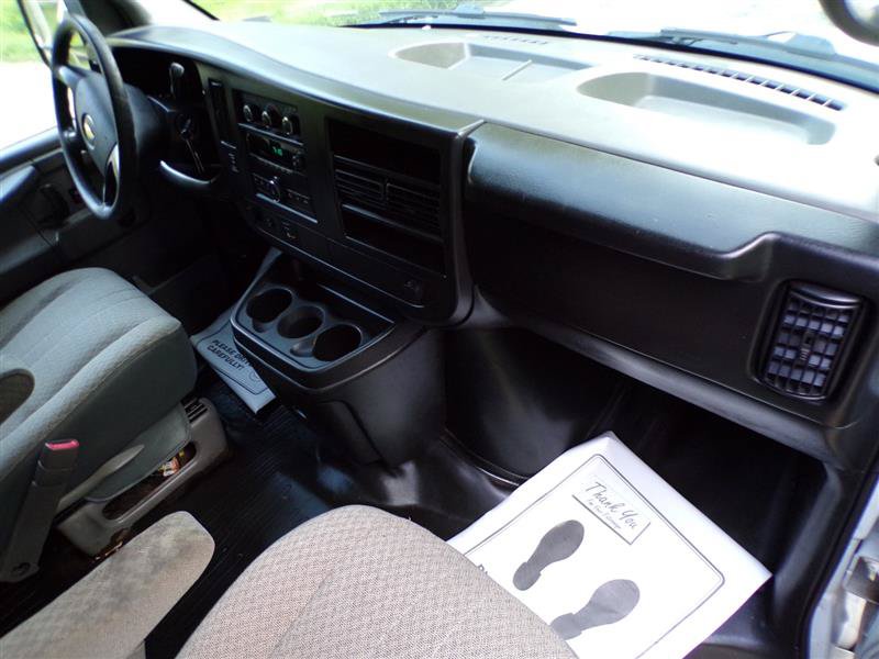 Used 2012 Chevrolet Express 2500 RWD image 21