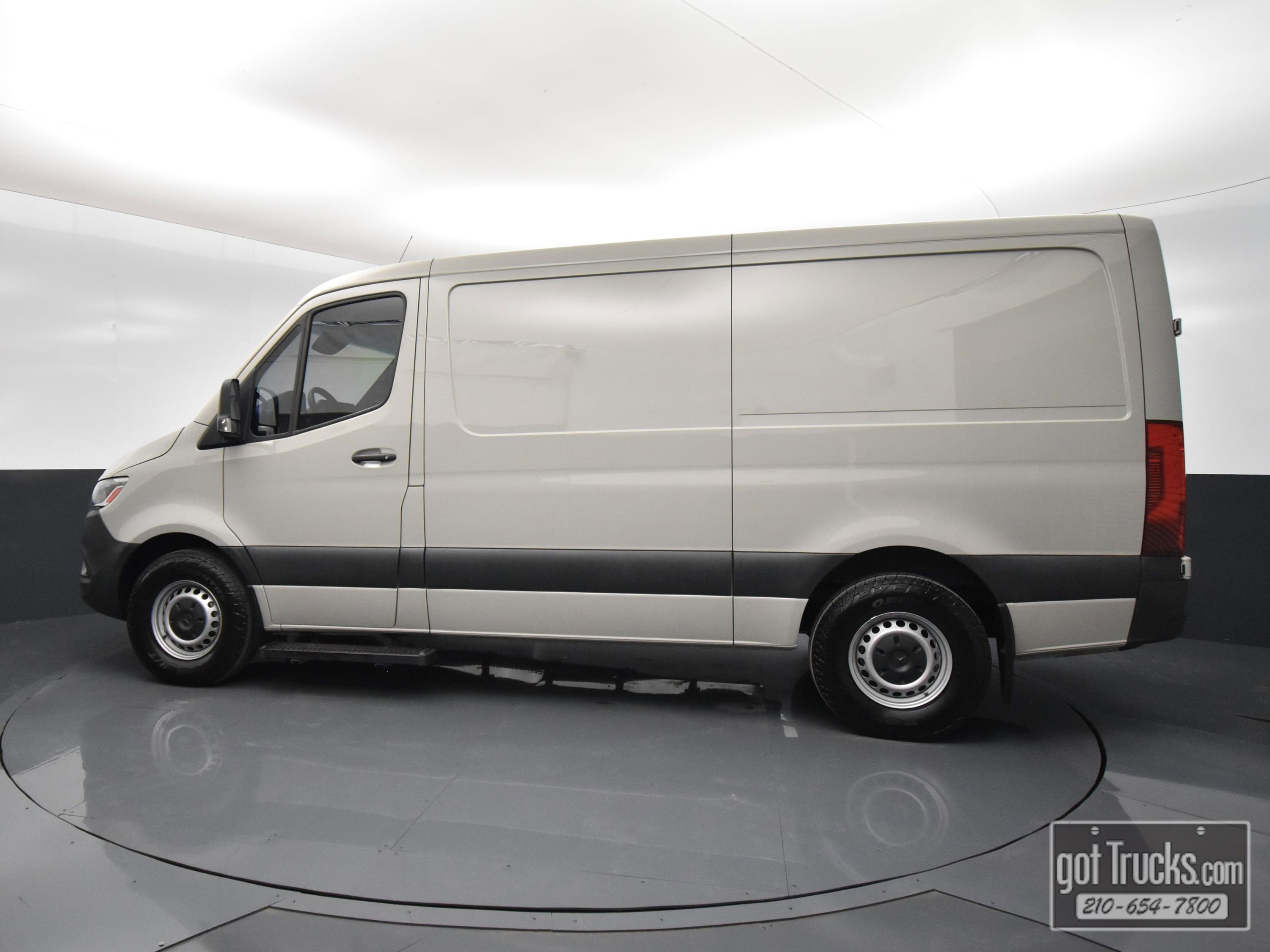 Used 2022 Mercedes-Benz Sprinter 2500 image 3