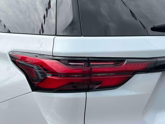Certified 2024 Chevrolet Traverse Premier w/ Redline Edition FWD image 12