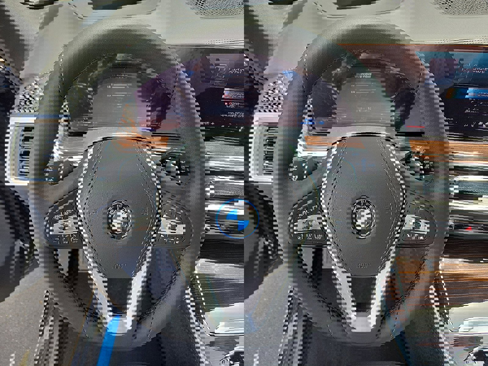 Used 2026 BMW X5 xDrive50e image 8