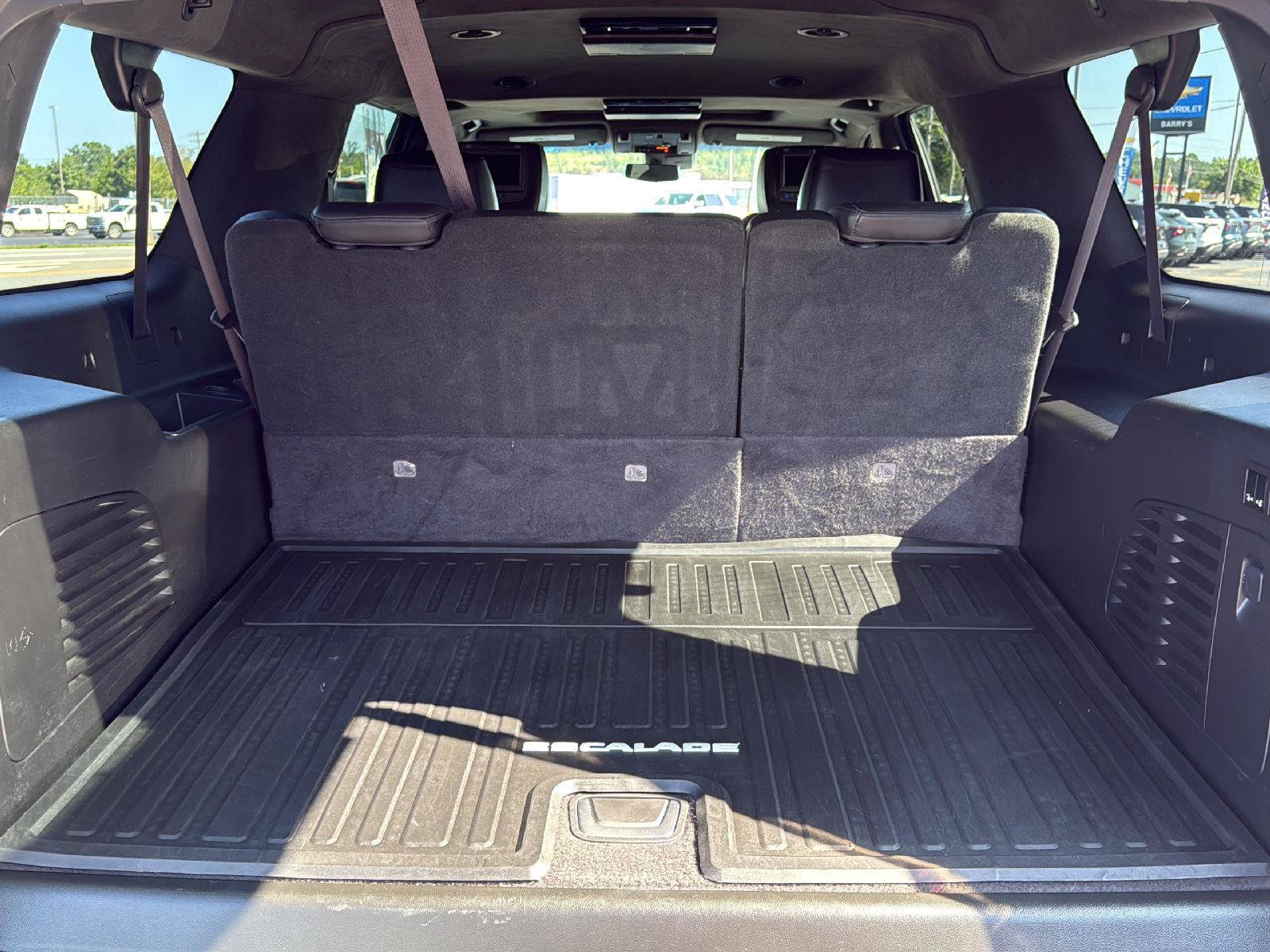 Used 2017 Cadillac Escalade ESV Platinum AWD/4WD image 33