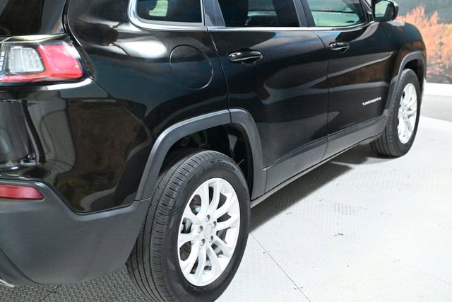 Used 2019 Jeep Cherokee Latitude w/ Cold Weather Group image 8