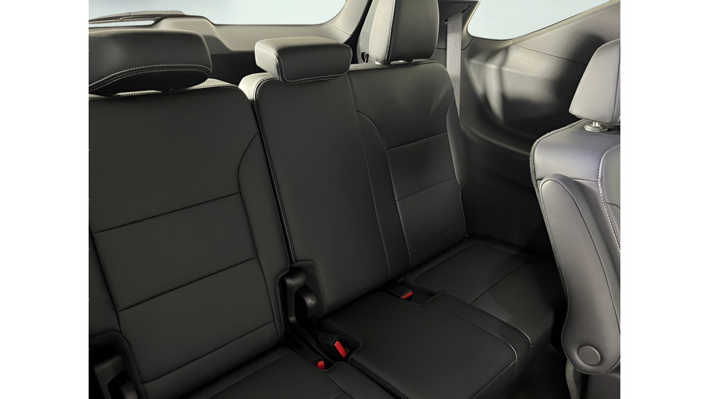 Used 2025 Chevrolet Traverse LT AWD/4WD image 13