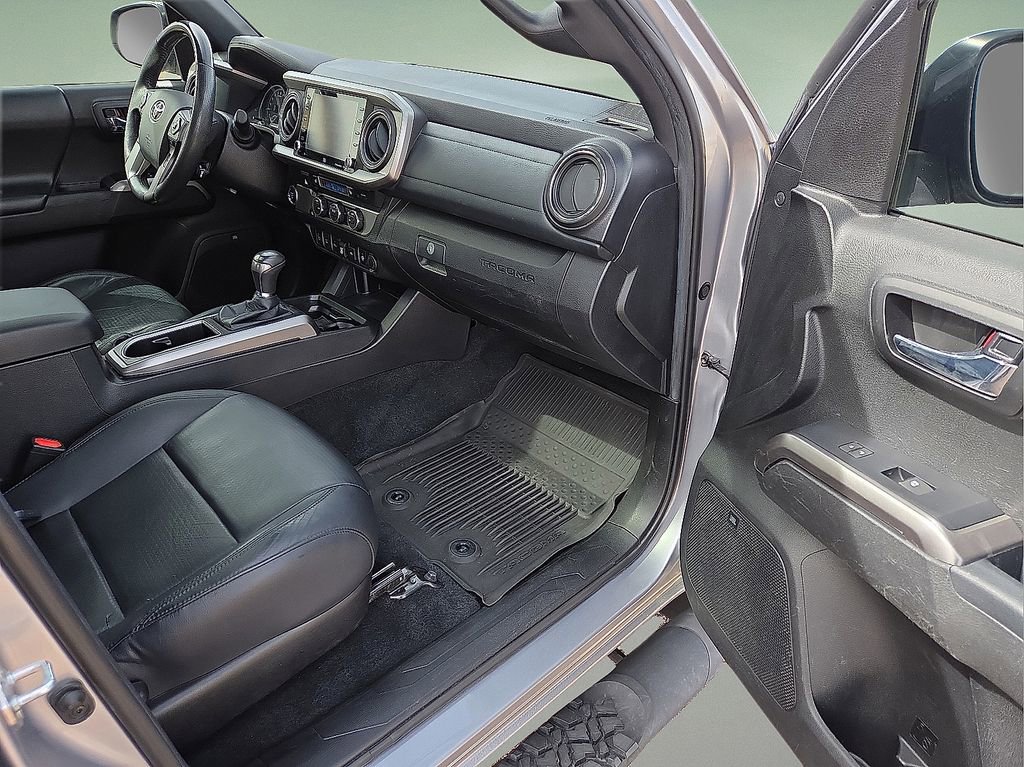 Used 2021 Toyota Tacoma Limited image 13
