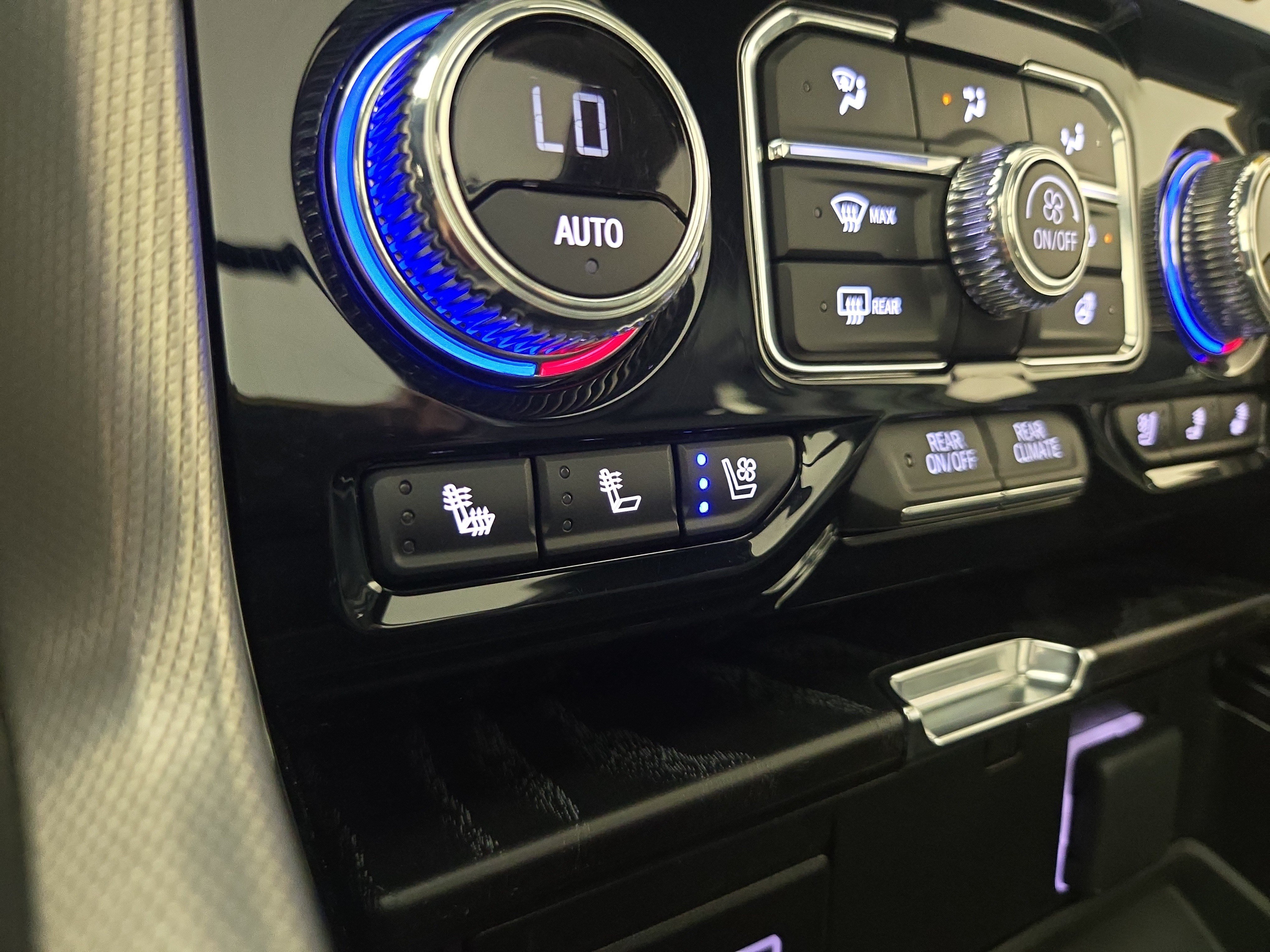 Certified 2024 GMC Yukon Denali w/ Advanced Technology Package AWD/4WD image 28