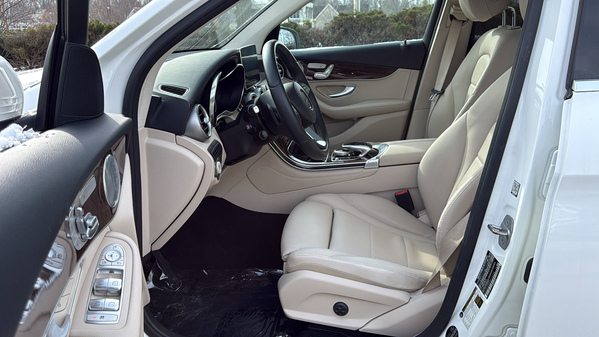 Used 2017 Mercedes-Benz GLC 300 4MATIC image 8