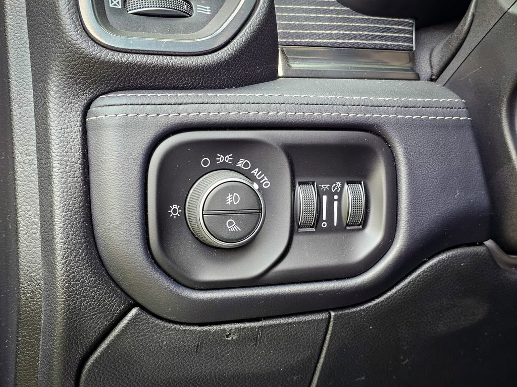 Used 2019 RAM 2500 Limited AWD/4WD image 18