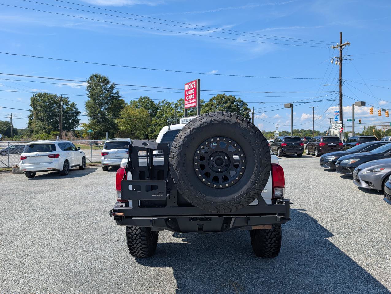 Used 2018 Toyota Tacoma TRD Off-Road AWD/4WD image 8