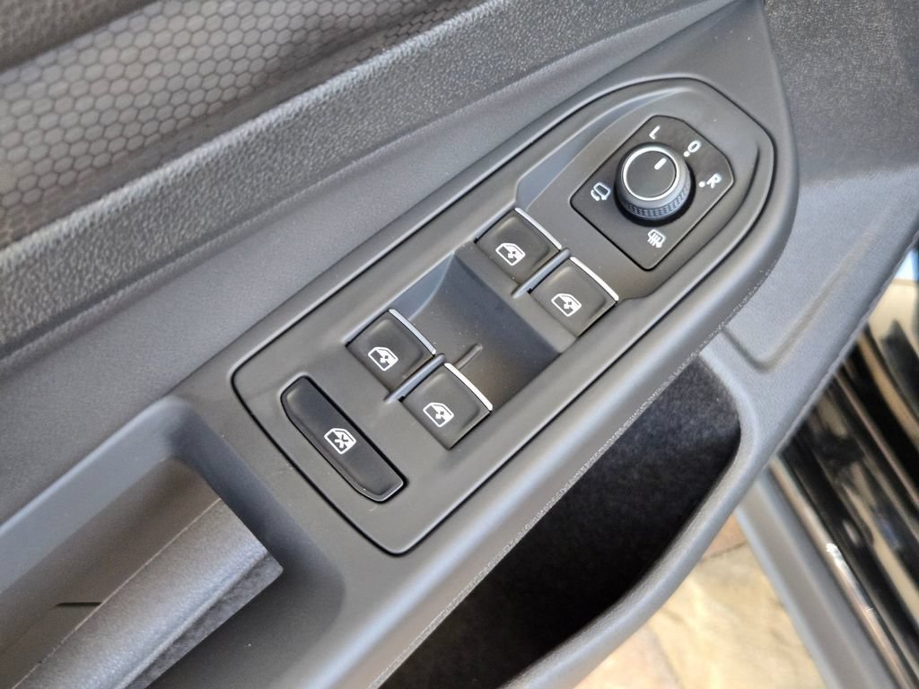 Used 2024 Volkswagen GTI SE FWD image 12