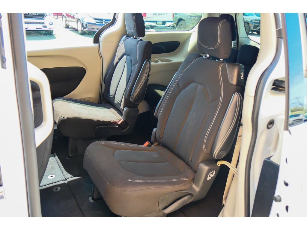 Used 2023 Chrysler Voyager LX image 16