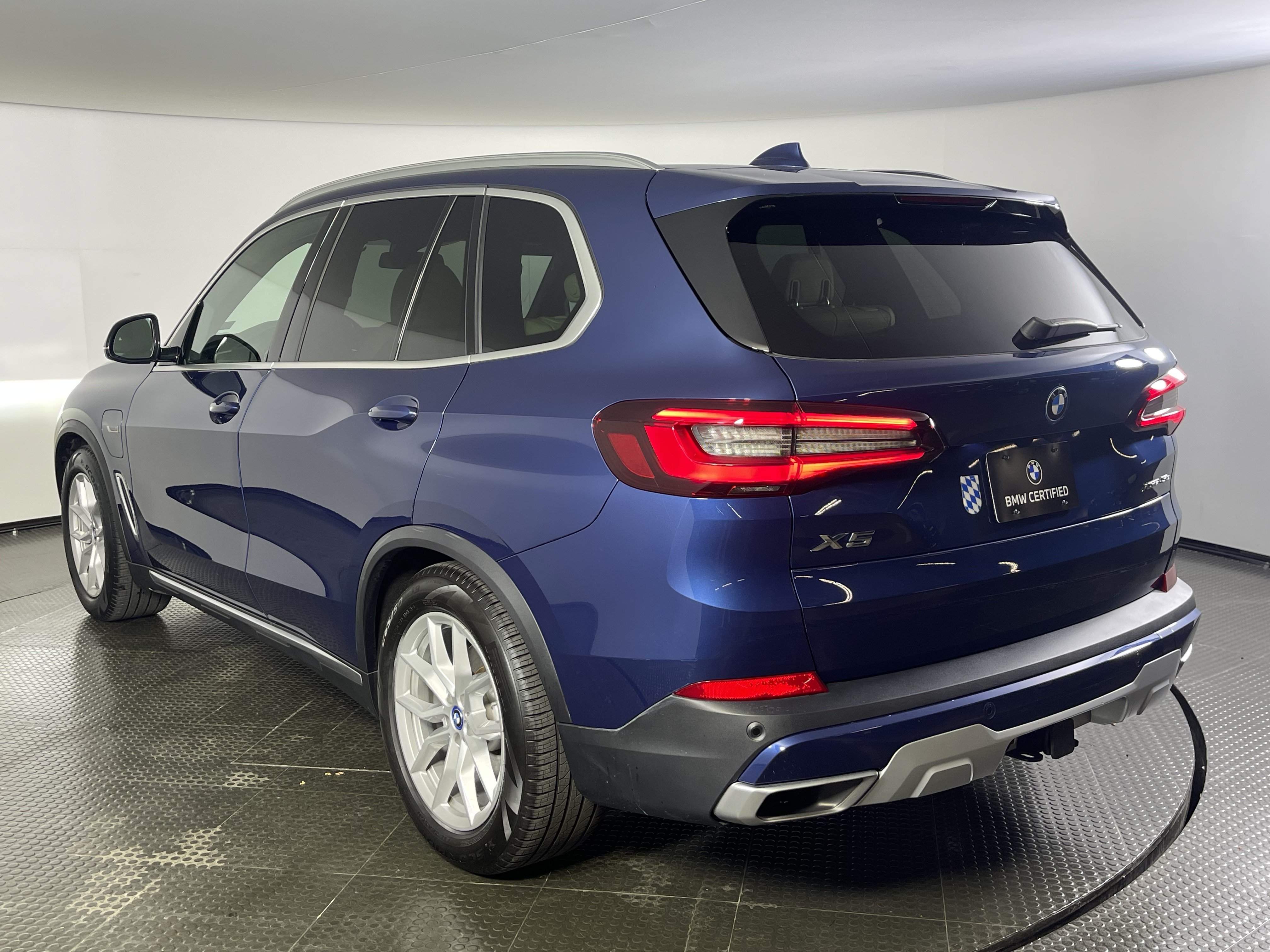Used 2022 BMW X5 xDrive45e w/ Premium Package AWD/4WD image 7