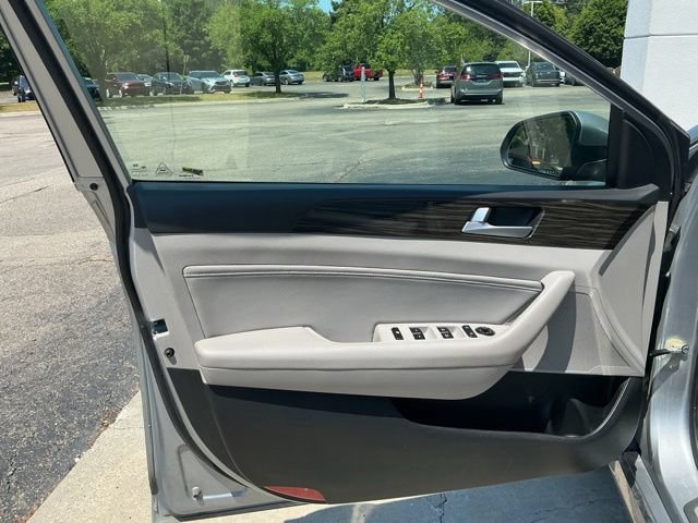 Used 2017 Hyundai Sonata Limited FWD image 18