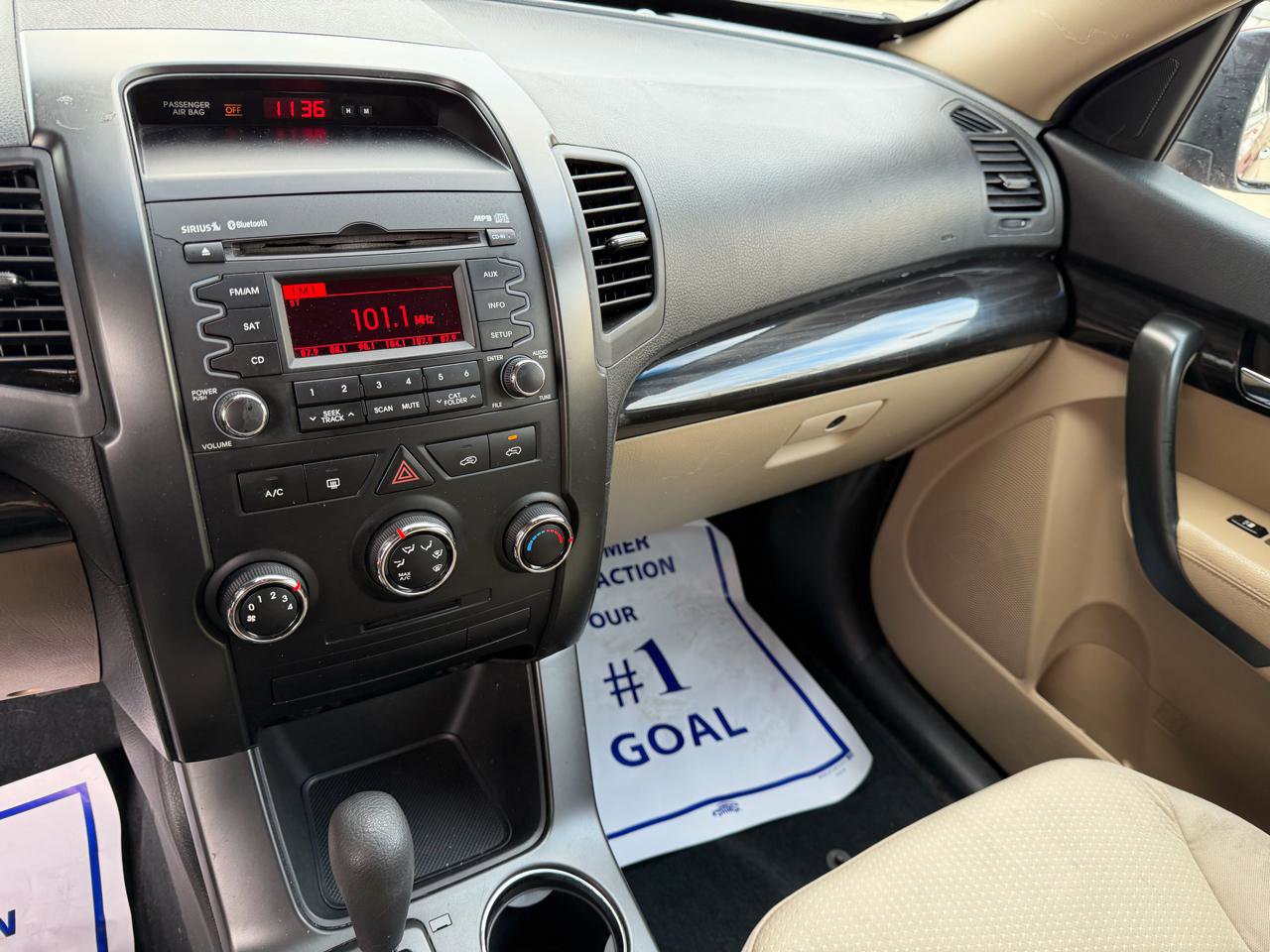 Used 2011 Kia Sorento LX image 12