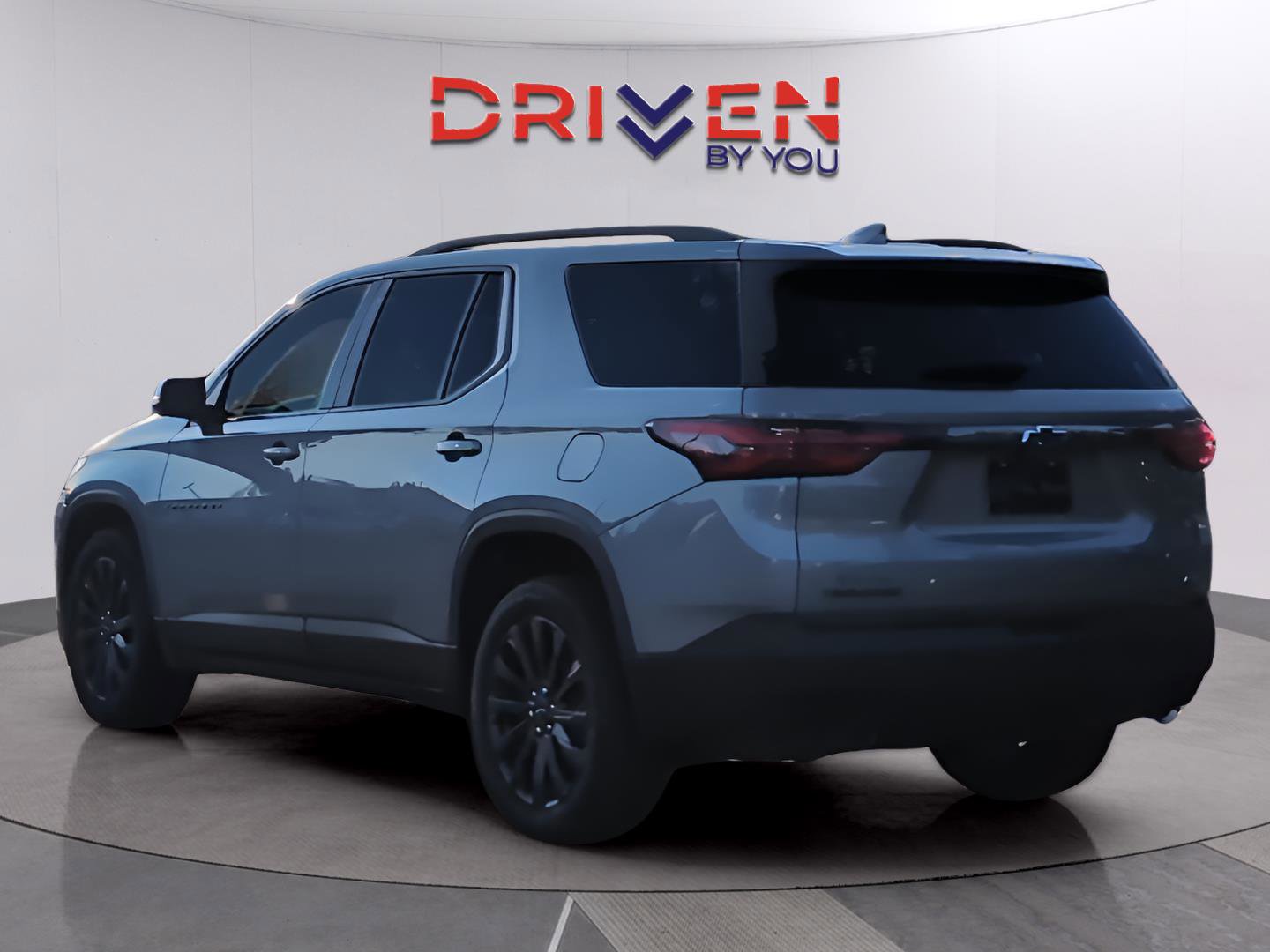 Used 2023 Chevrolet Traverse RS FWD image 3