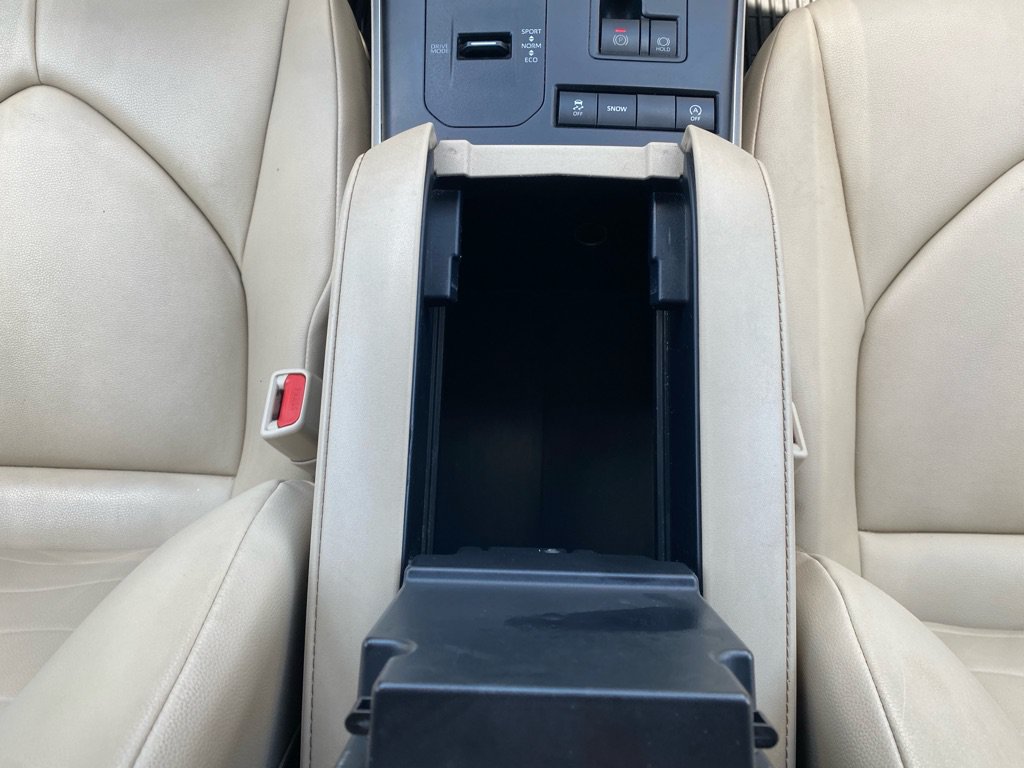 Used 2020 Toyota Highlander XLE FWD image 31