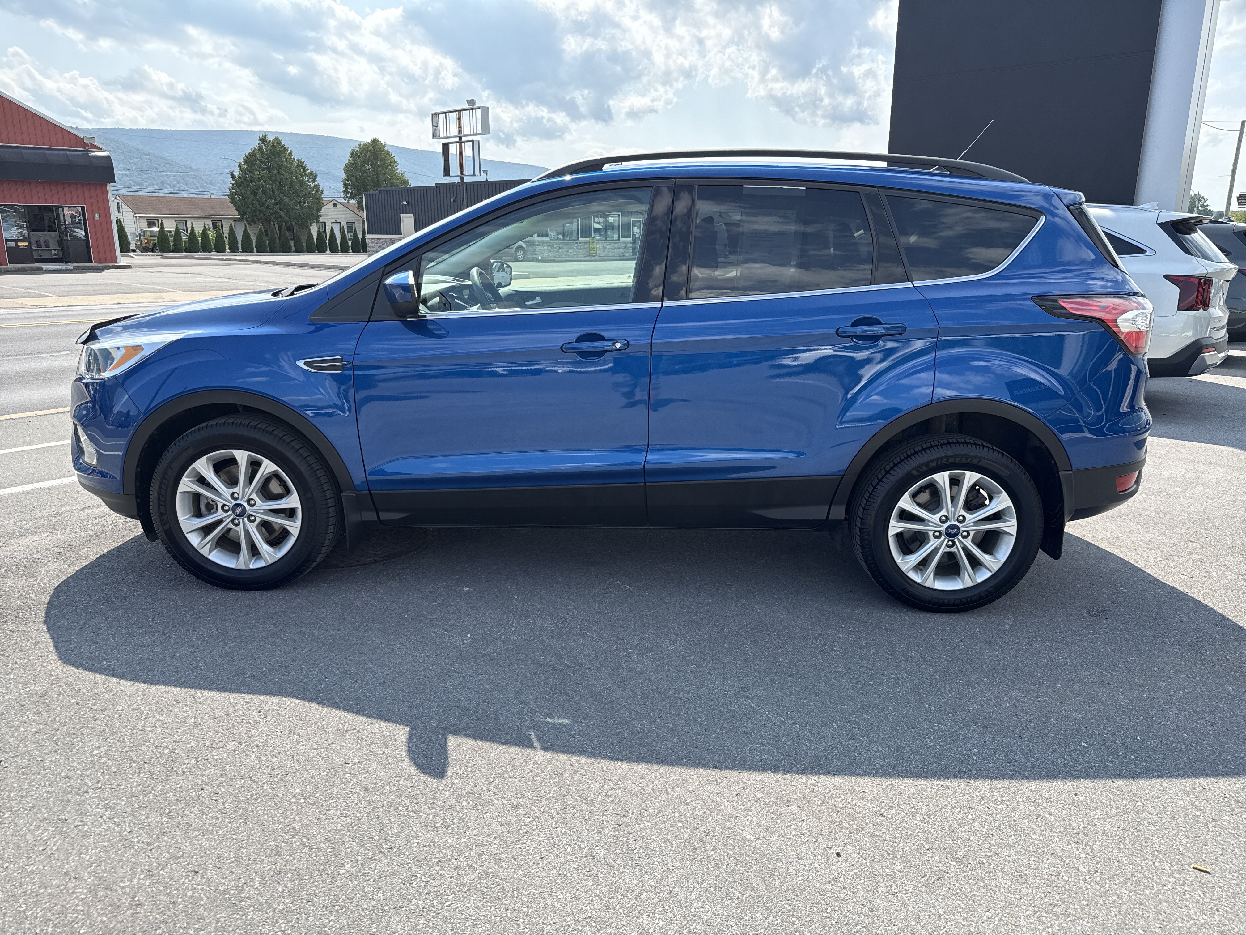 Used 2018 Ford Escape SE w/ SE Sync 3 Package AWD/4WD image 7