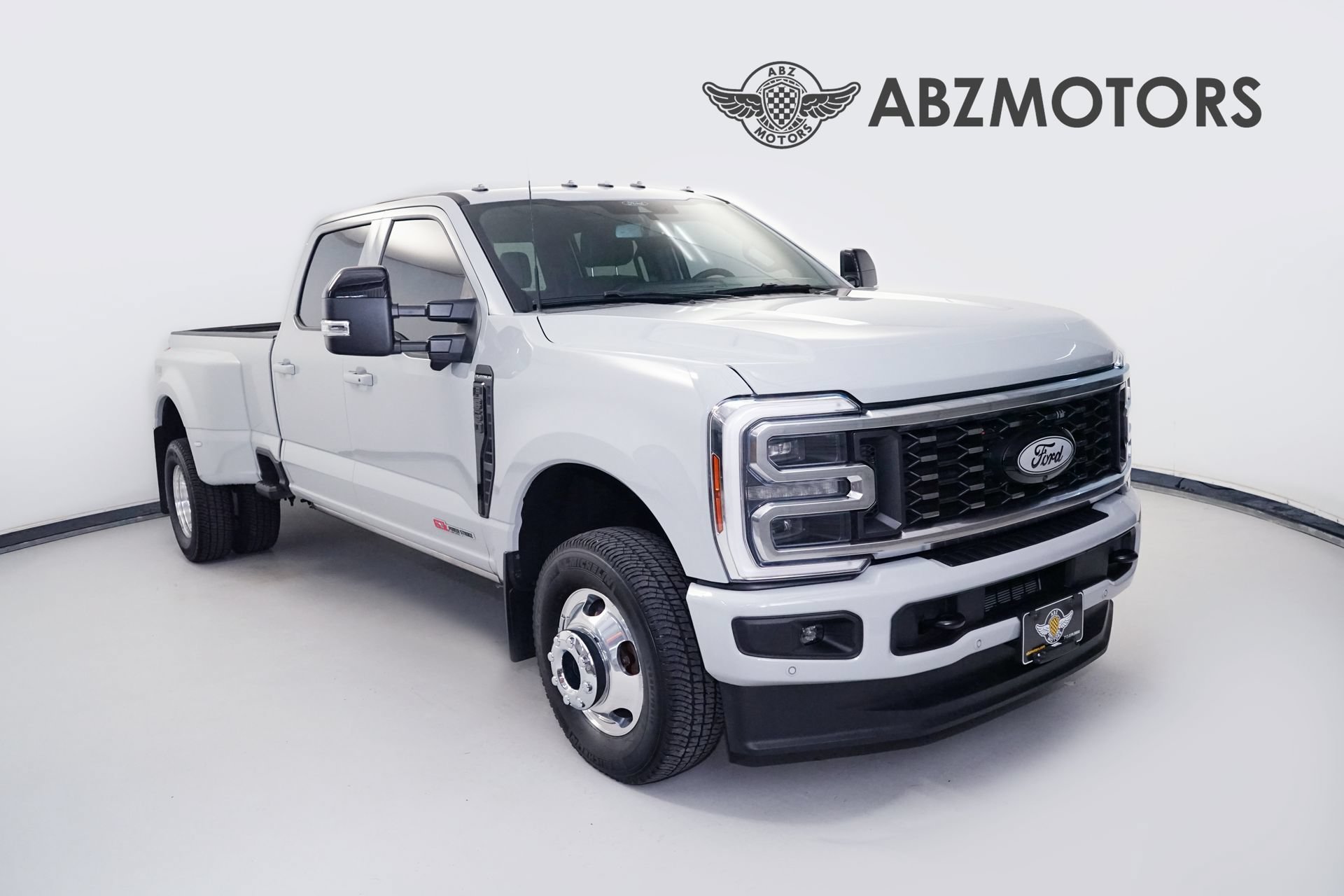 Used 2025 Ford F350 Platinum AWD/4WD image 1