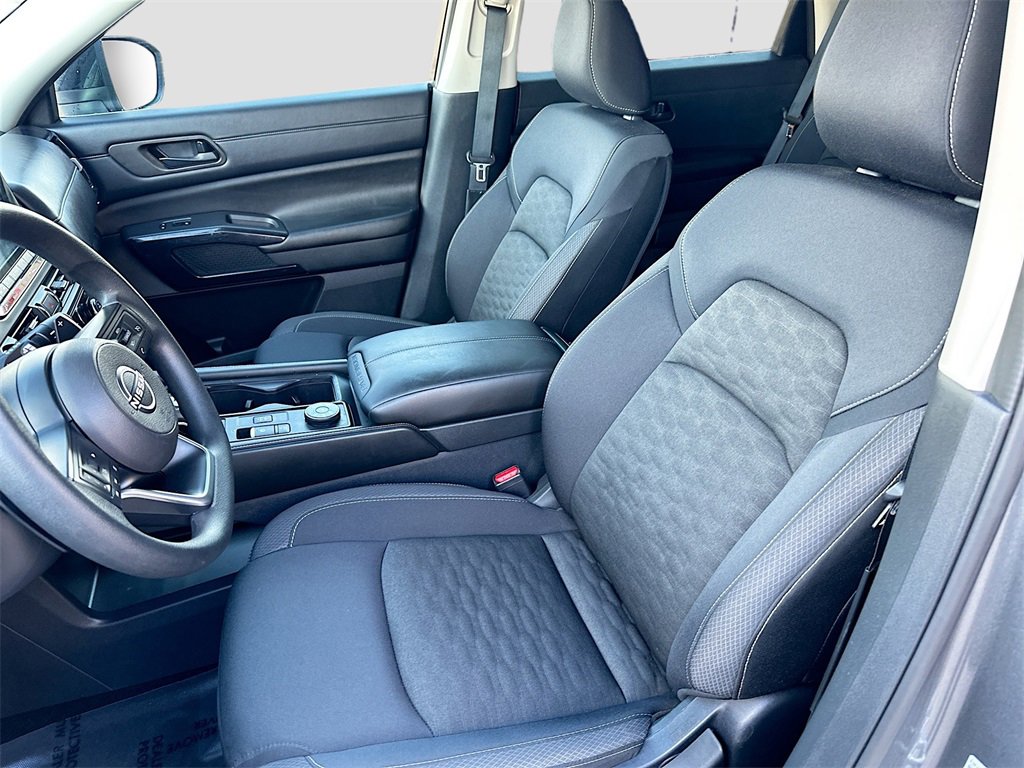 Used 2024 Nissan Pathfinder S image 20